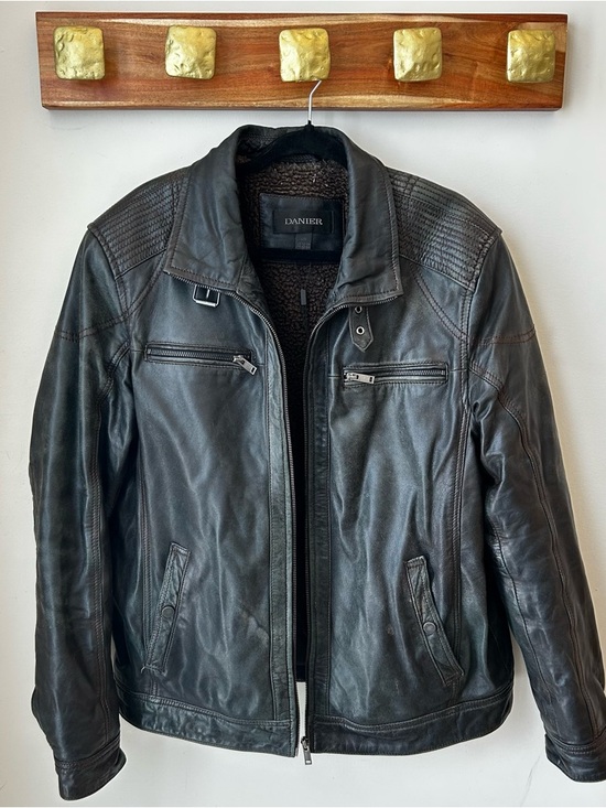 Danier Other - Danier Black Leather Moto Jacket Size Large Quilted Shoulder Full Zip Distressed